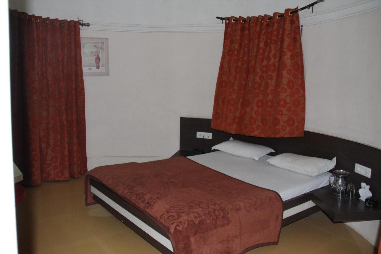נאסיק Hotel Tapovan מראה חיצוני תמונה