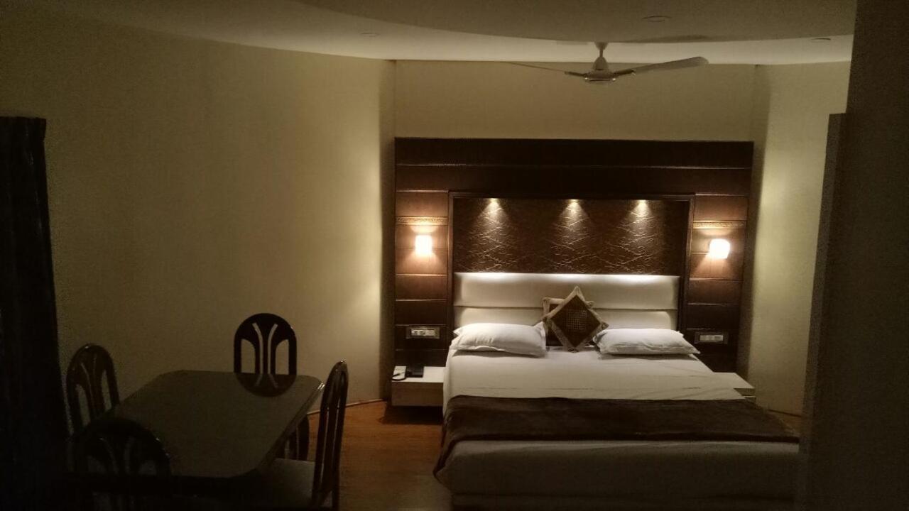 נאסיק Hotel Tapovan מראה חיצוני תמונה